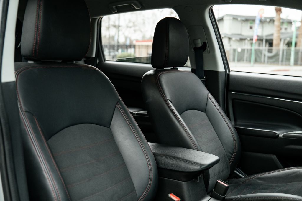 2024 Mitsubishi Outlander Image 32