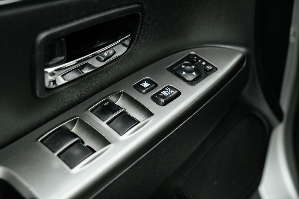 2024 Mitsubishi Outlander Image 33