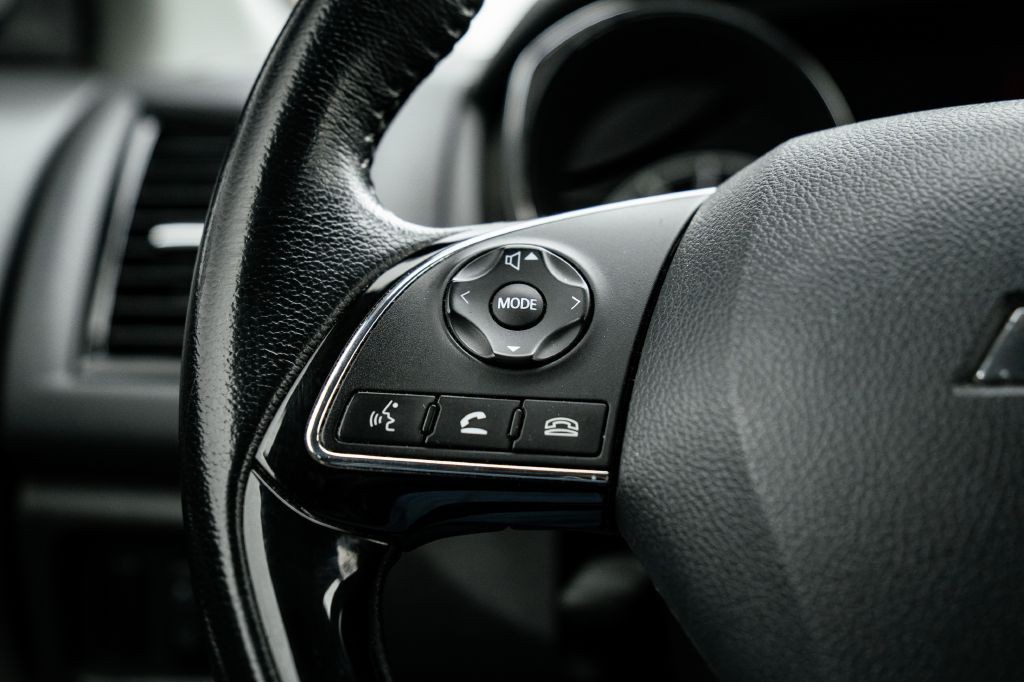 2024 Mitsubishi Outlander Image 35