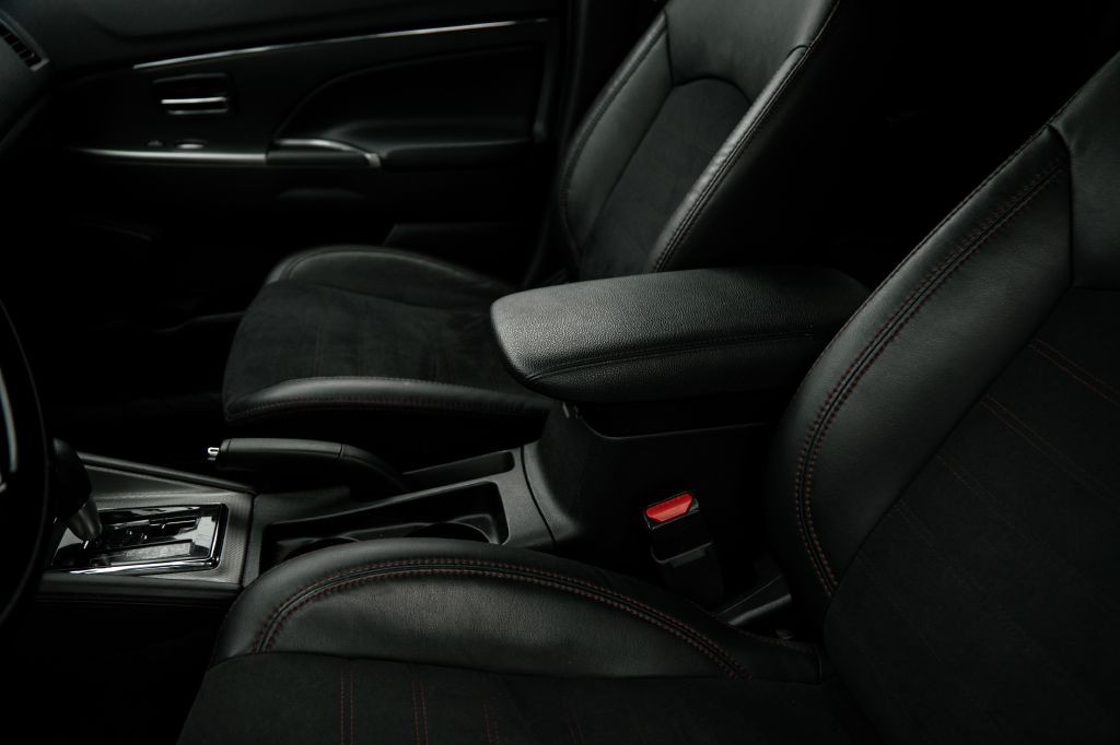 2024 Mitsubishi Outlander Image 48