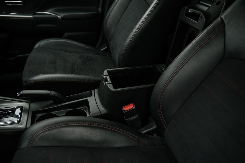 2024 Mitsubishi Outlander Image 49