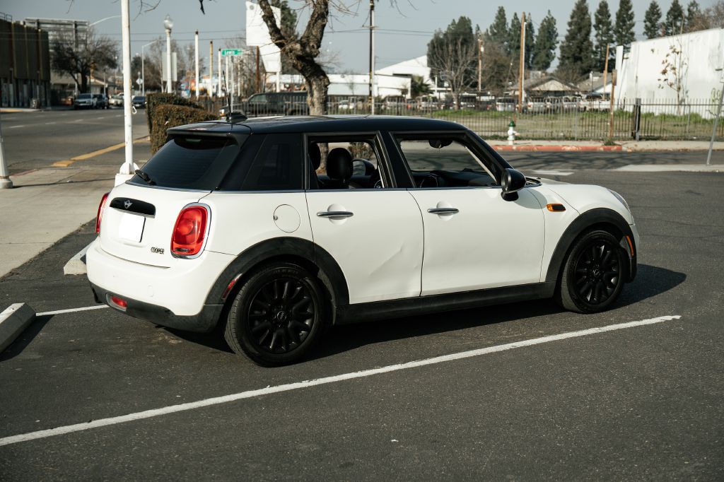 2016 MINI Cooper Image 11