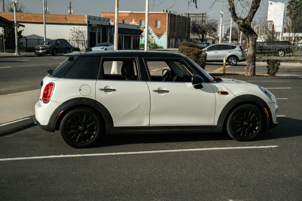 2016 MINI Cooper Image 12