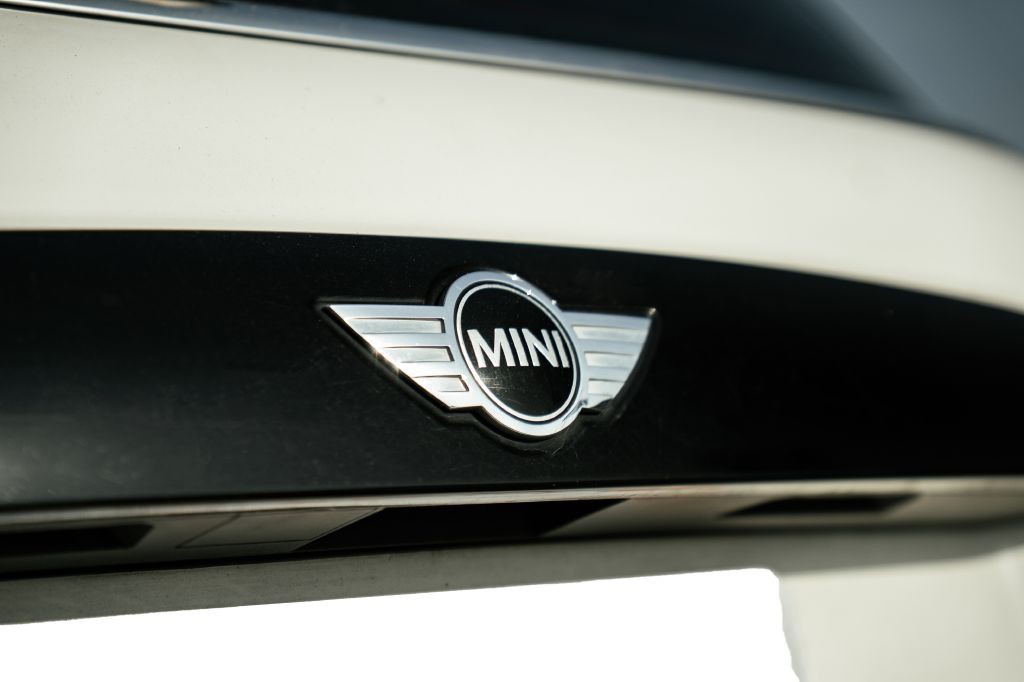 2016 MINI Cooper Image 15