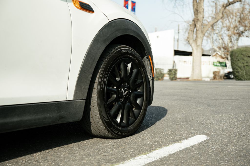 2016 MINI Cooper Image 17