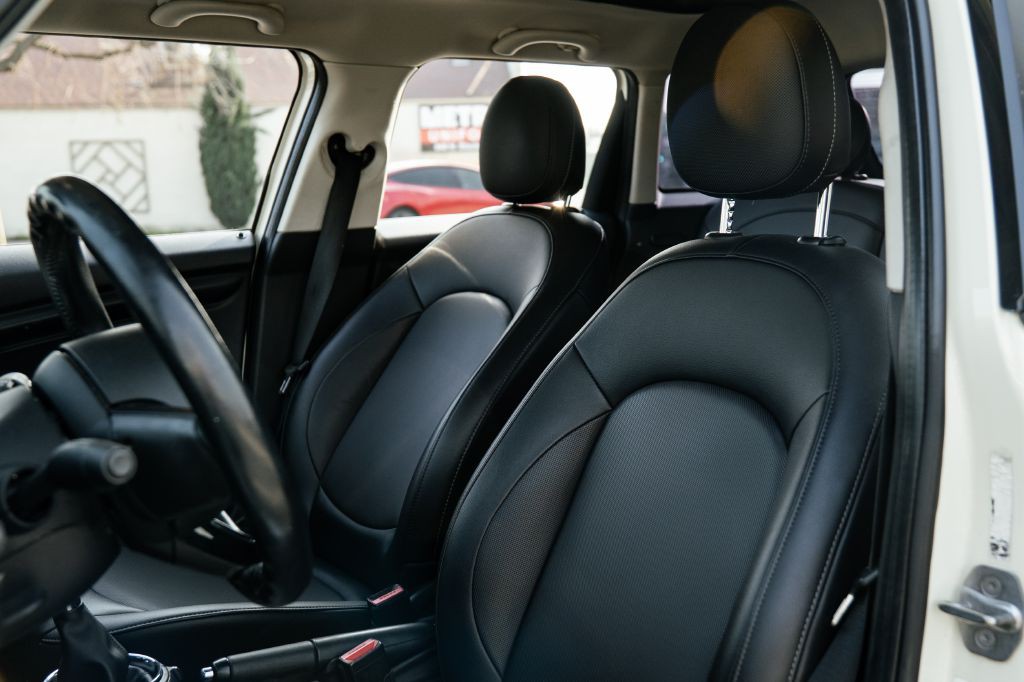 2016 MINI Cooper Image 19