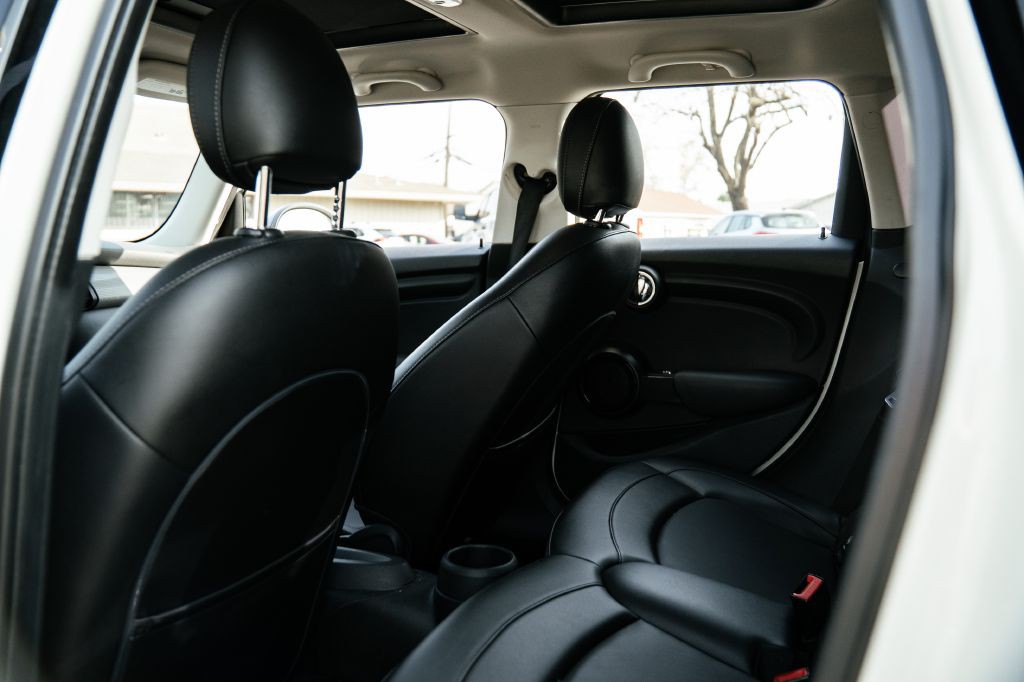 2016 MINI Cooper Image 20