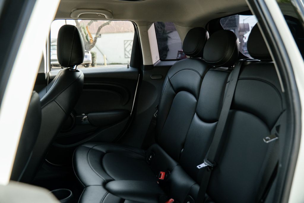 2016 MINI Cooper Image 21