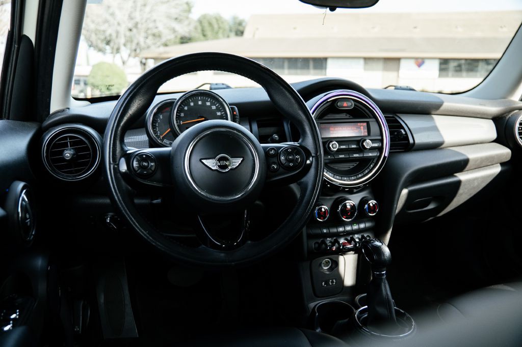 2016 MINI Cooper Image 22