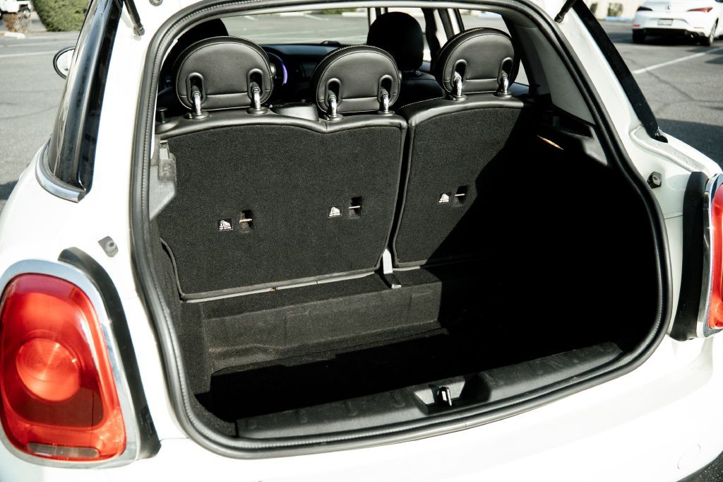 2016 MINI Cooper Image 23