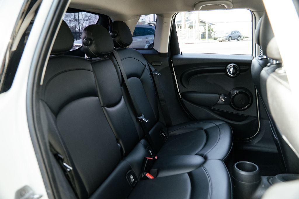 2016 MINI Cooper Image 25