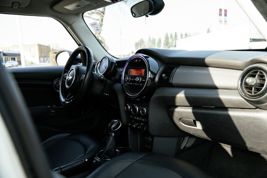 2016 MINI Cooper Image 27