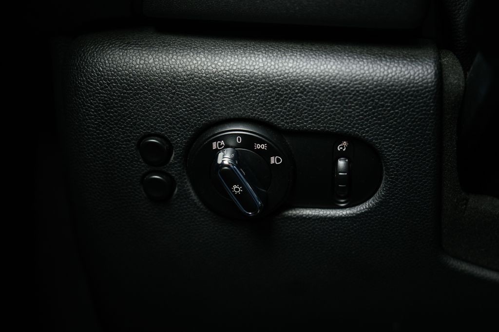 2016 MINI Cooper Image 30