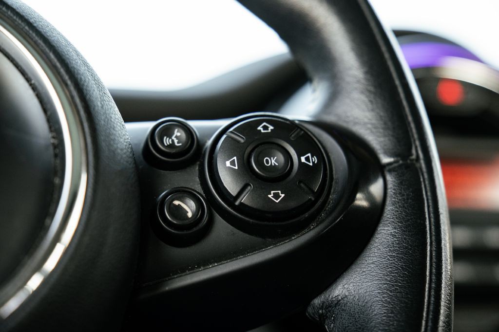 2016 MINI Cooper Image 31