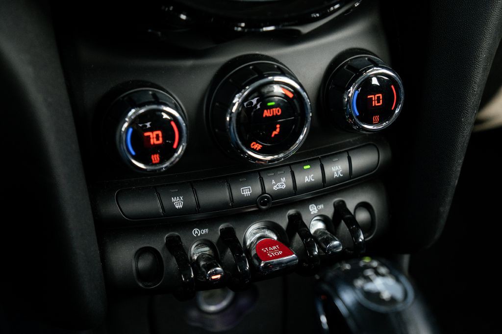 2016 MINI Cooper Image 36