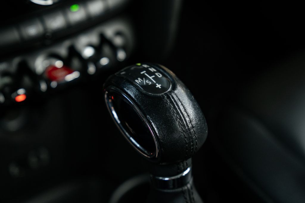 2016 MINI Cooper Image 38