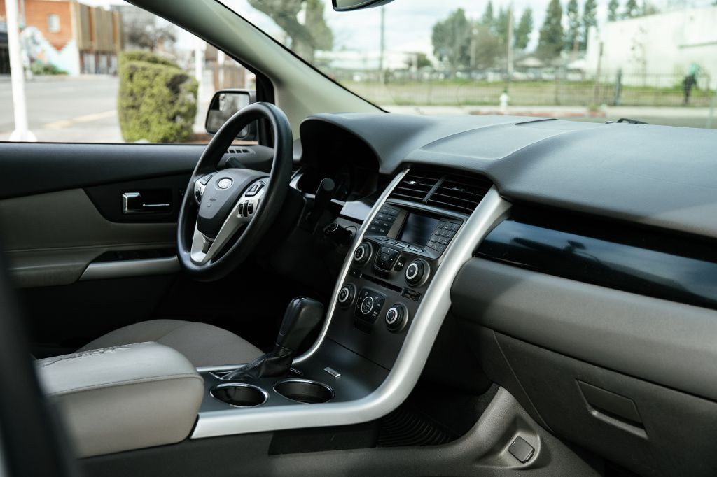 2014 Ford Edge Image 28