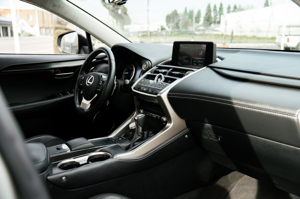 2018 Lexus NX Image 31