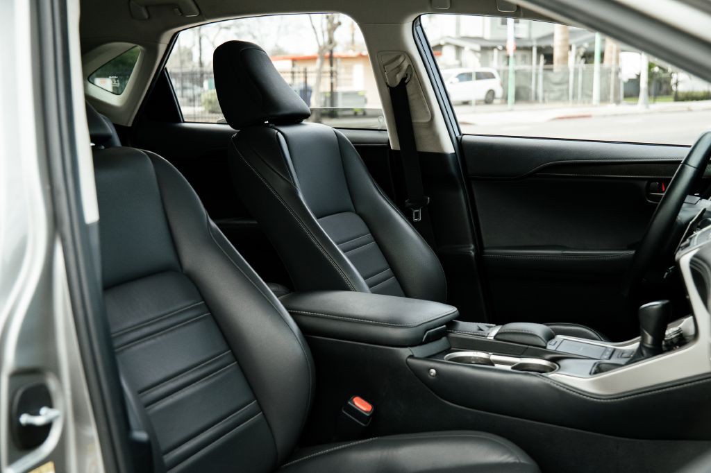 2018 Lexus NX Image 32