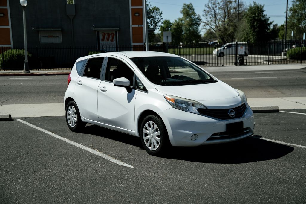 2016 Nissan Versa Image 2
