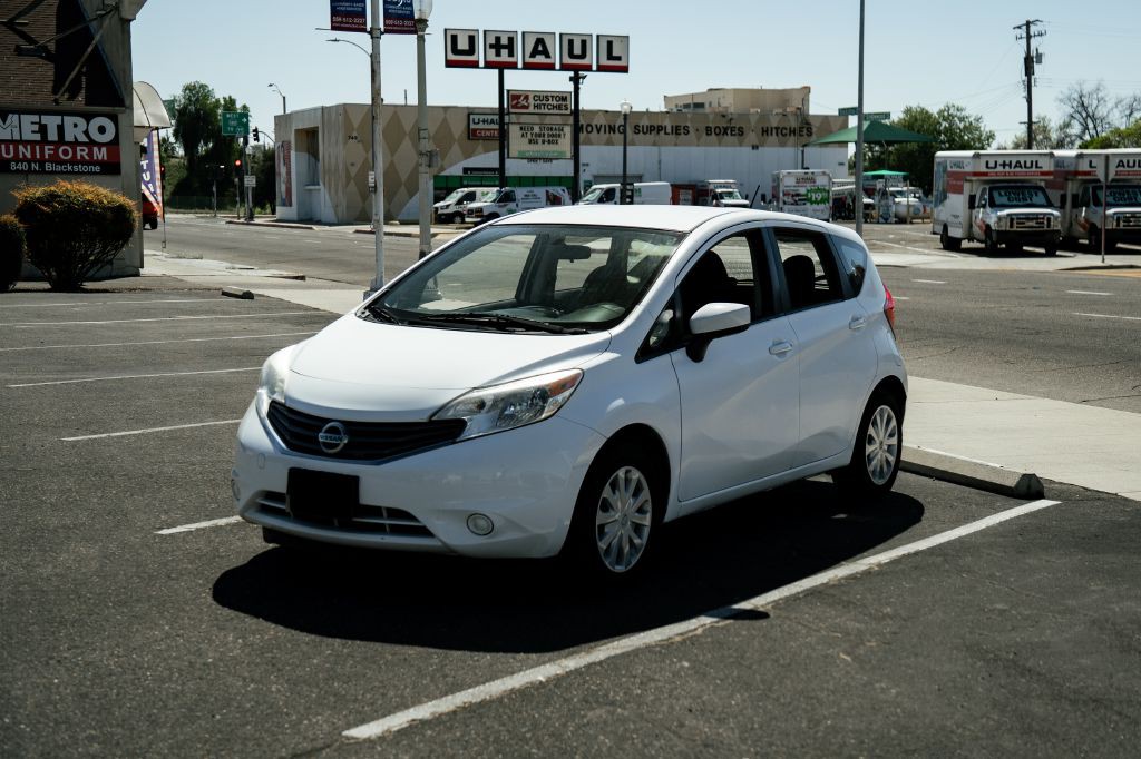 2016 Nissan Versa Image 4