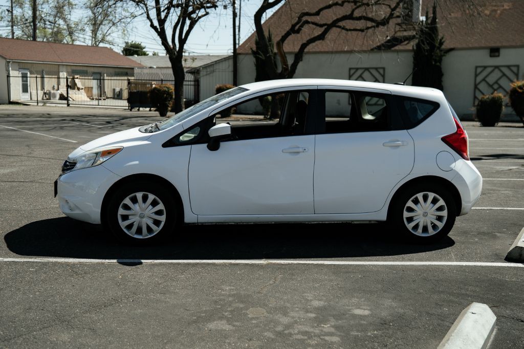 2016 Nissan Versa Image 6