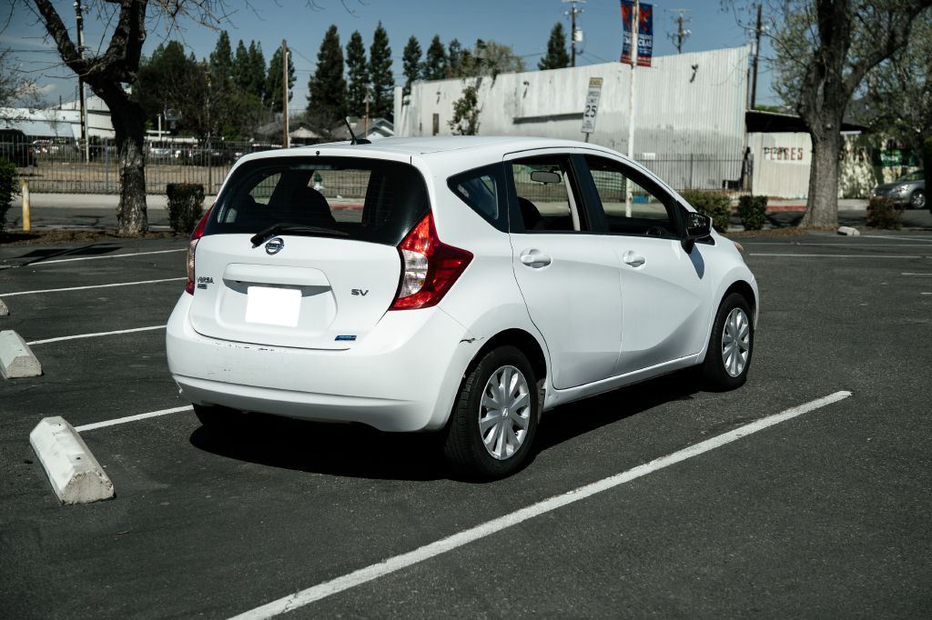 2016 Nissan Versa Image 9