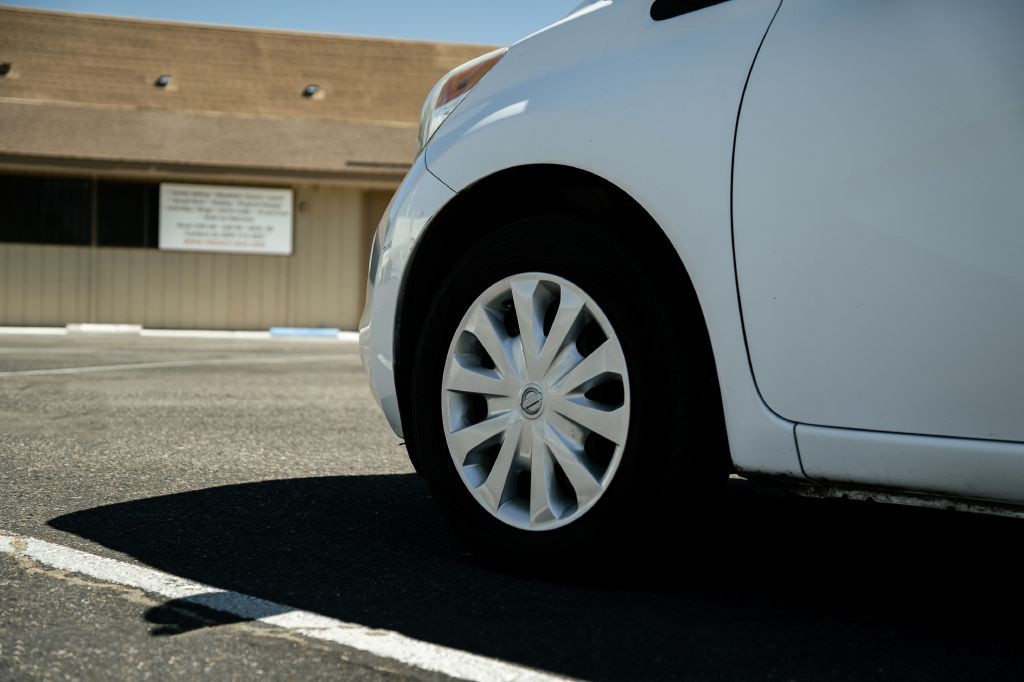2016 Nissan Versa Image 13