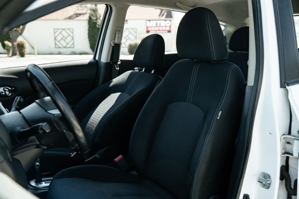 2016 Nissan Versa Image 19