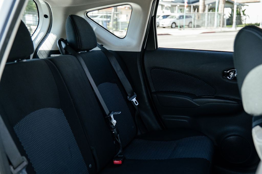 2016 Nissan Versa Image 25