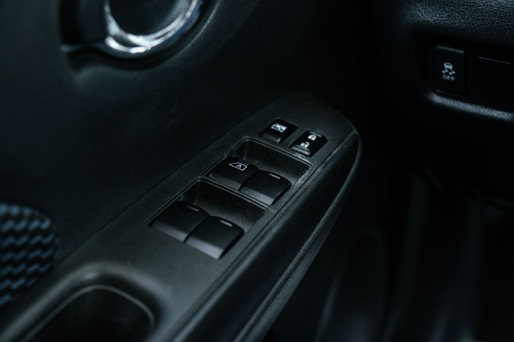 2016 Nissan Versa Image 28