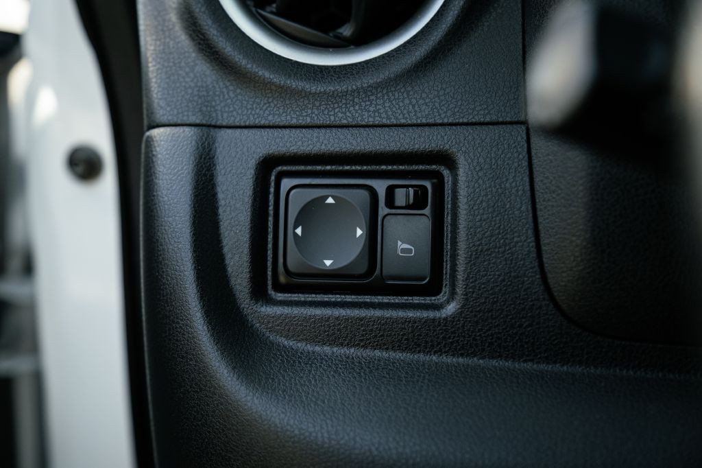 2016 Nissan Versa Image 32