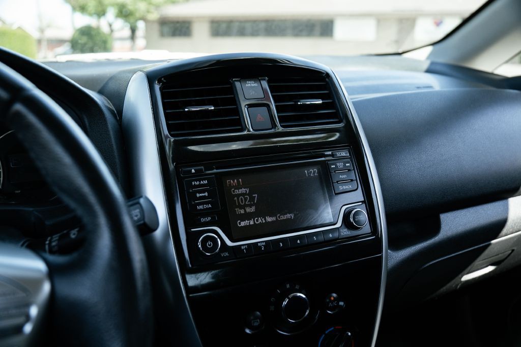 2016 Nissan Versa Image 36