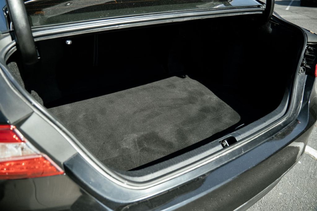 2019 Toyota Camry Image 19