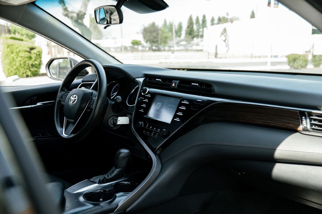 2019 Toyota Camry Image 22
