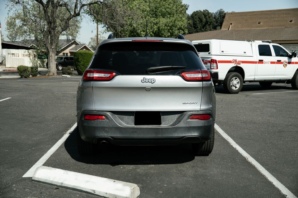 2017 Jeep Cherokee Image 8