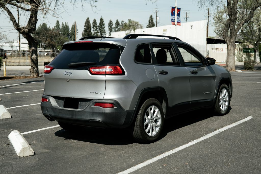 2017 Jeep Cherokee Image 9