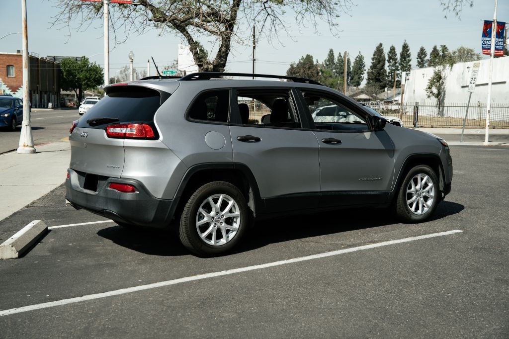 2017 Jeep Cherokee Image 10