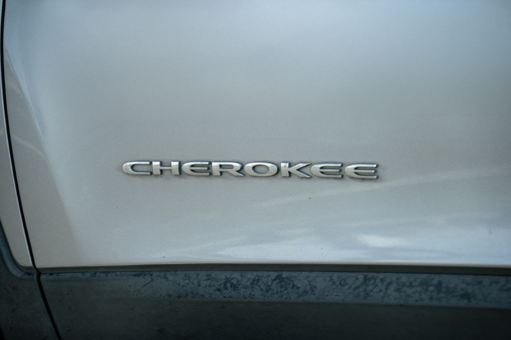 2017 Jeep Cherokee Image 12