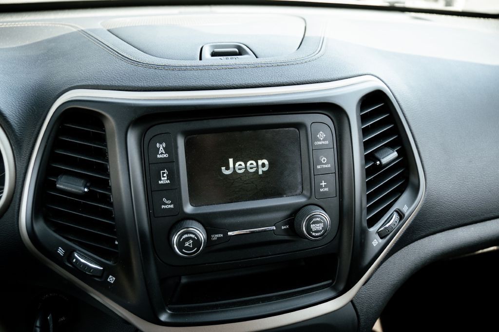 2017 Jeep Cherokee Image 14