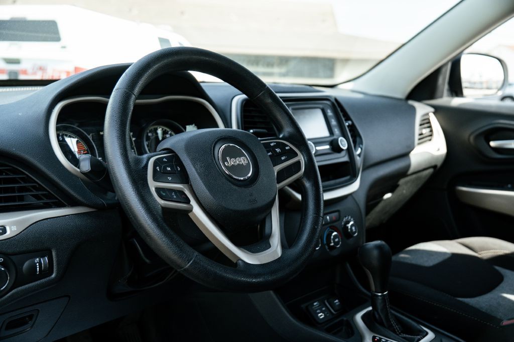 2017 Jeep Cherokee Image 15