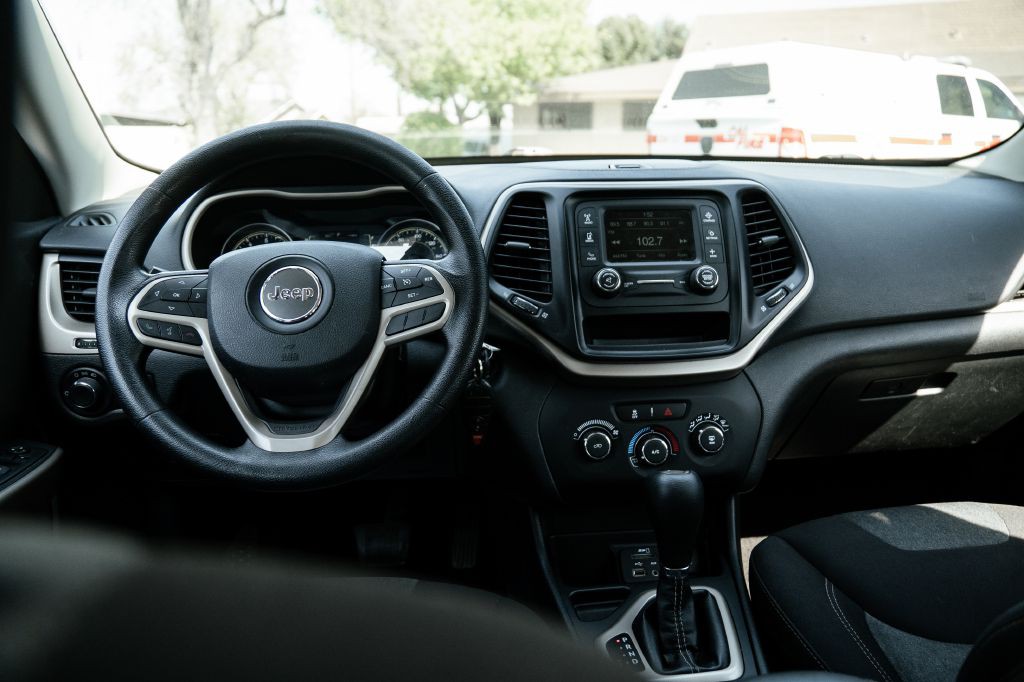 2017 Jeep Cherokee Image 19