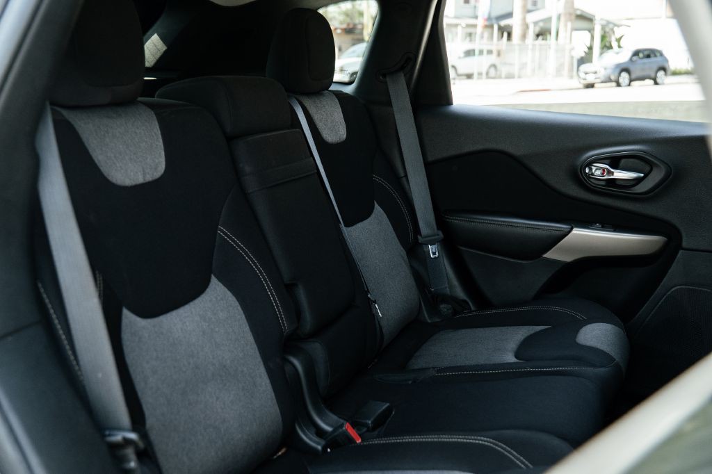 2017 Jeep Cherokee Image 22