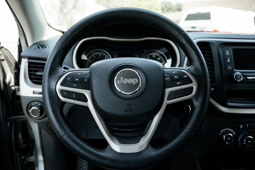 2017 Jeep Cherokee Image 25