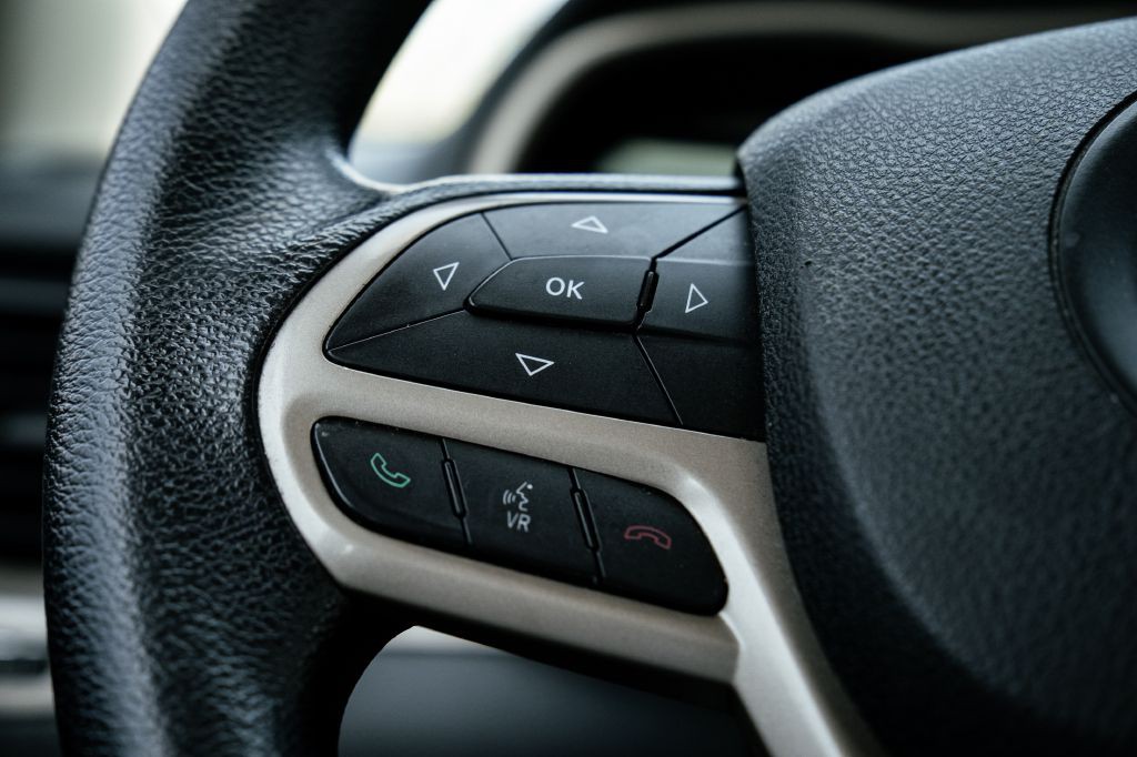 2017 Jeep Cherokee Image 28