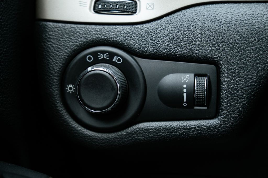 2017 Jeep Cherokee Image 29