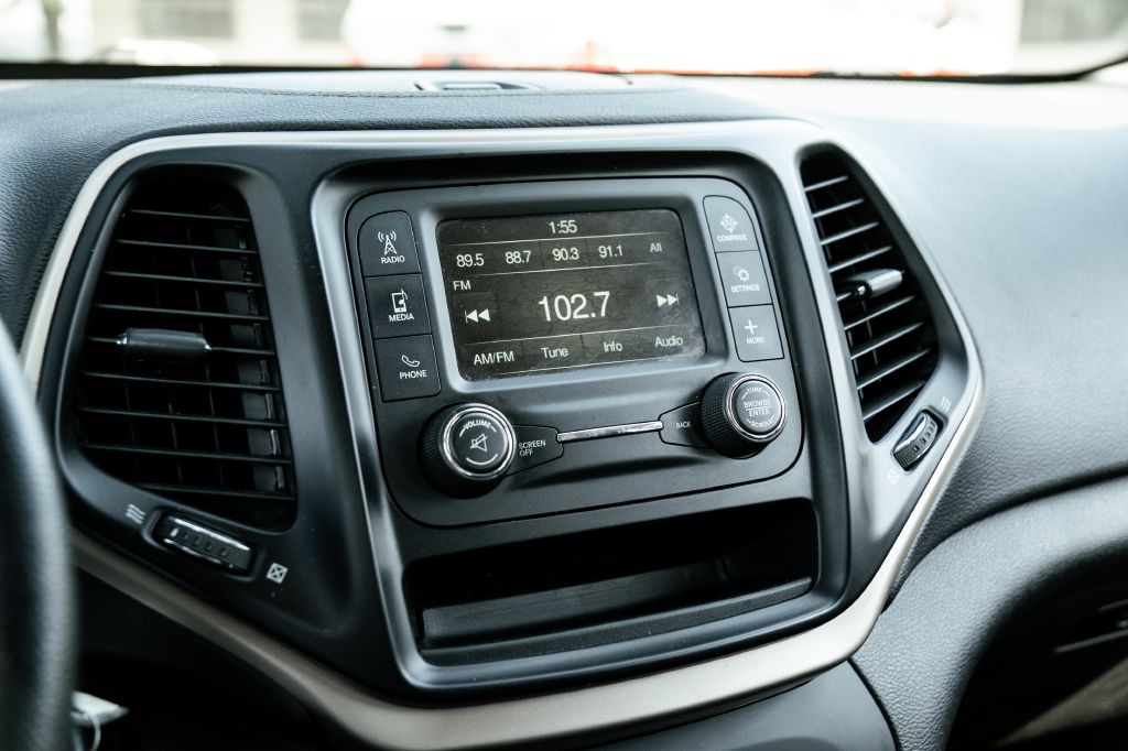 2017 Jeep Cherokee Image 33