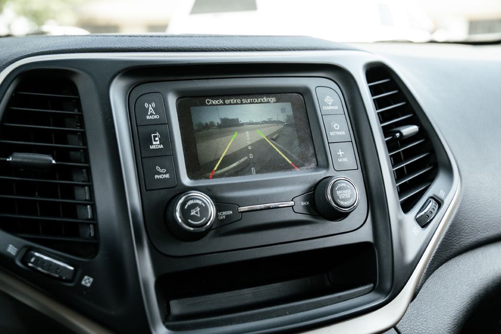 2017 Jeep Cherokee Image 34