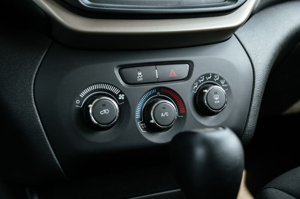 2017 Jeep Cherokee Image 35