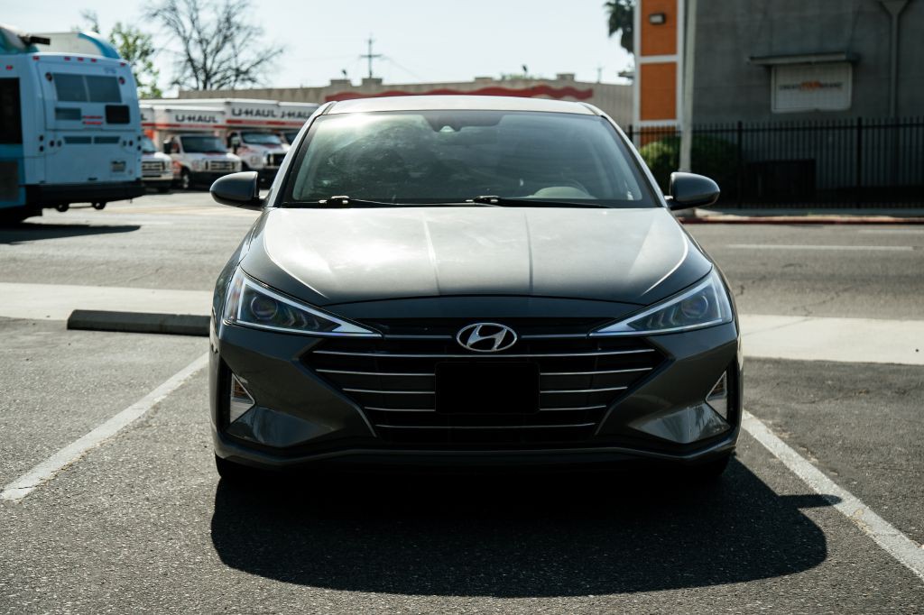 2019 Hyundai Elantra Image 3